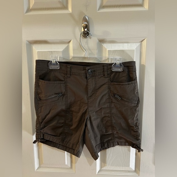 Style & Co Women’s Zip-Pocket Cargo Shorts - Picture 1 of 12